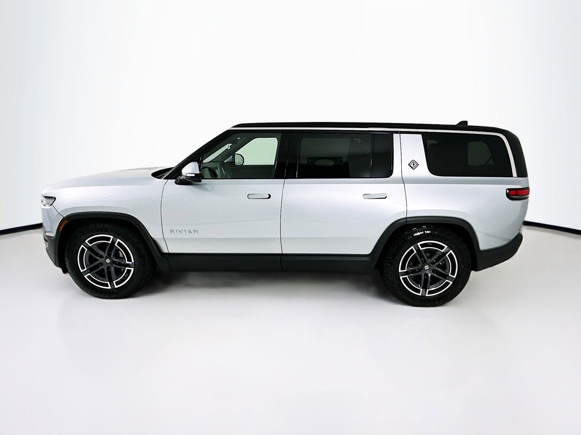 Used 2026 Rivian R1S Adventure image 5