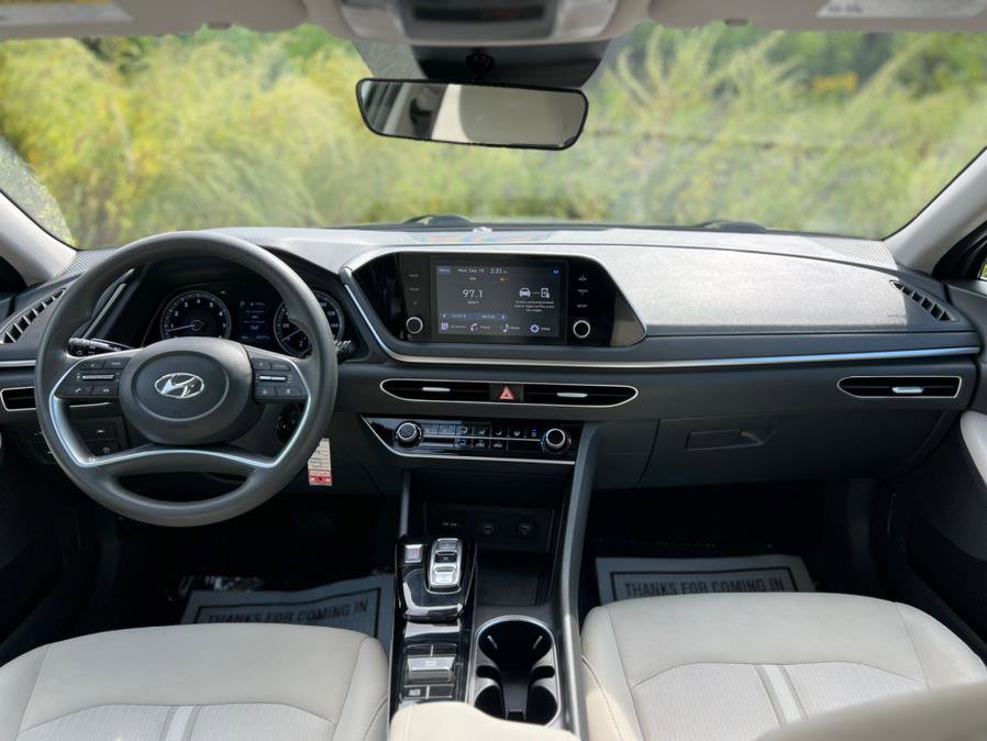Used 2023 Hyundai Sonata SE w/ Preferred Accessory Package image 11