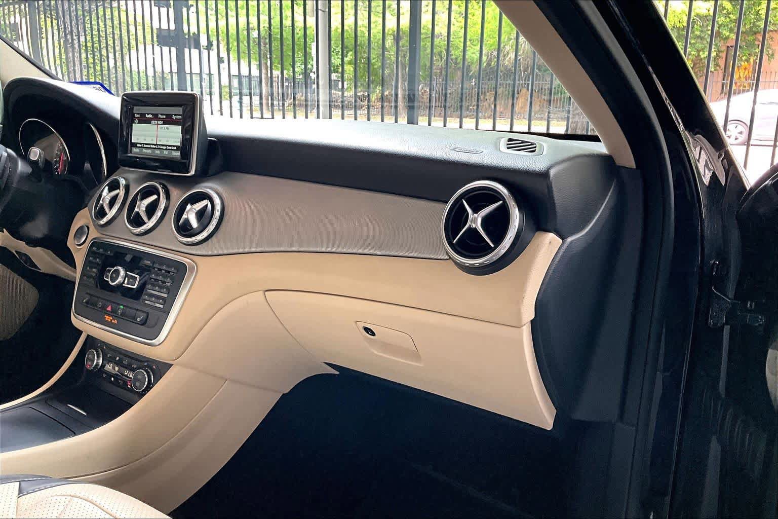 Used 2015 Mercedes-Benz GLA 250 image 18