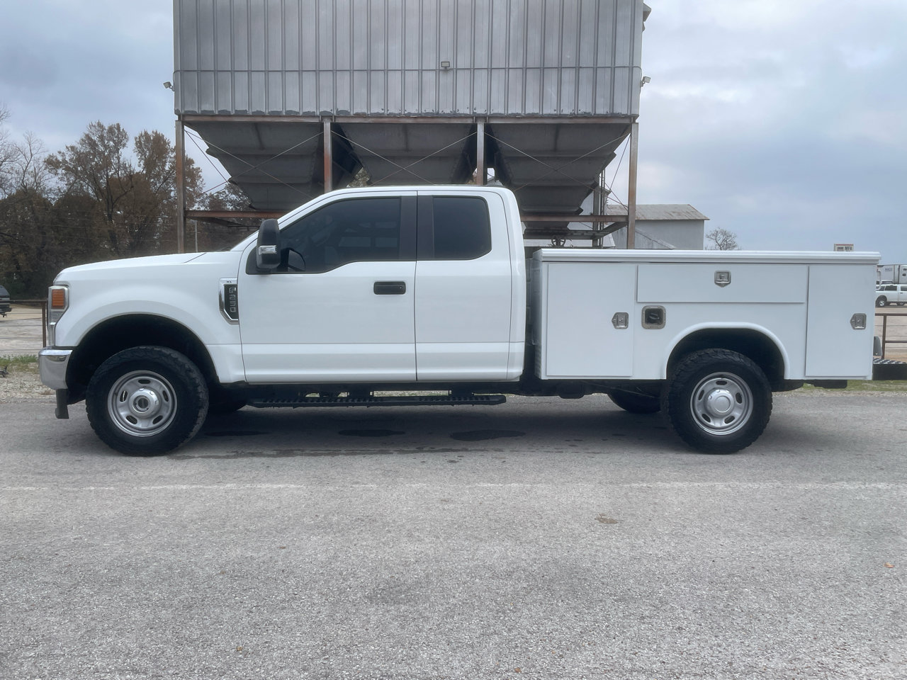 Used 2022 Ford F250 XL w/ Power Equipment Group image 2
