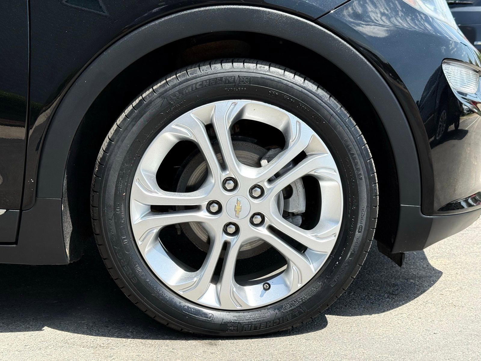 Used 2018 Chevrolet Bolt LT FWD image 14