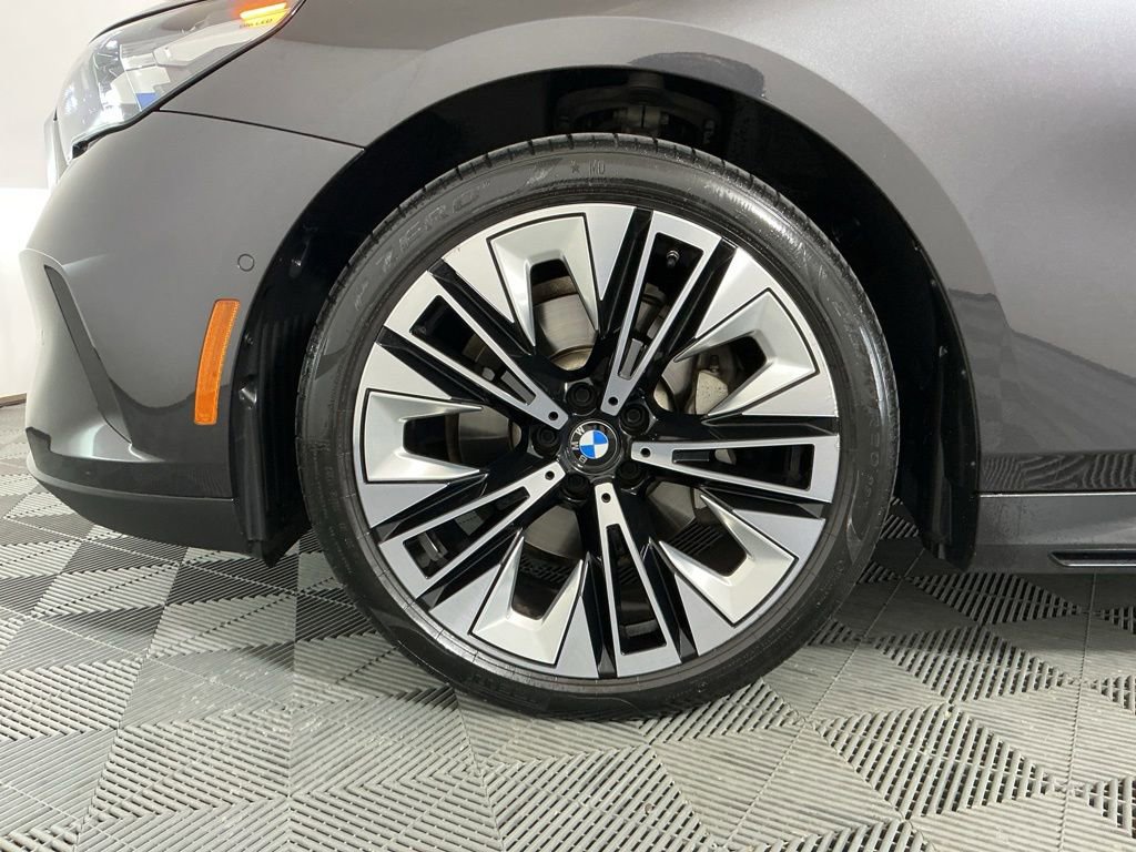 Certified 2024 BMW 530i w/ Premium Package RWD image 32