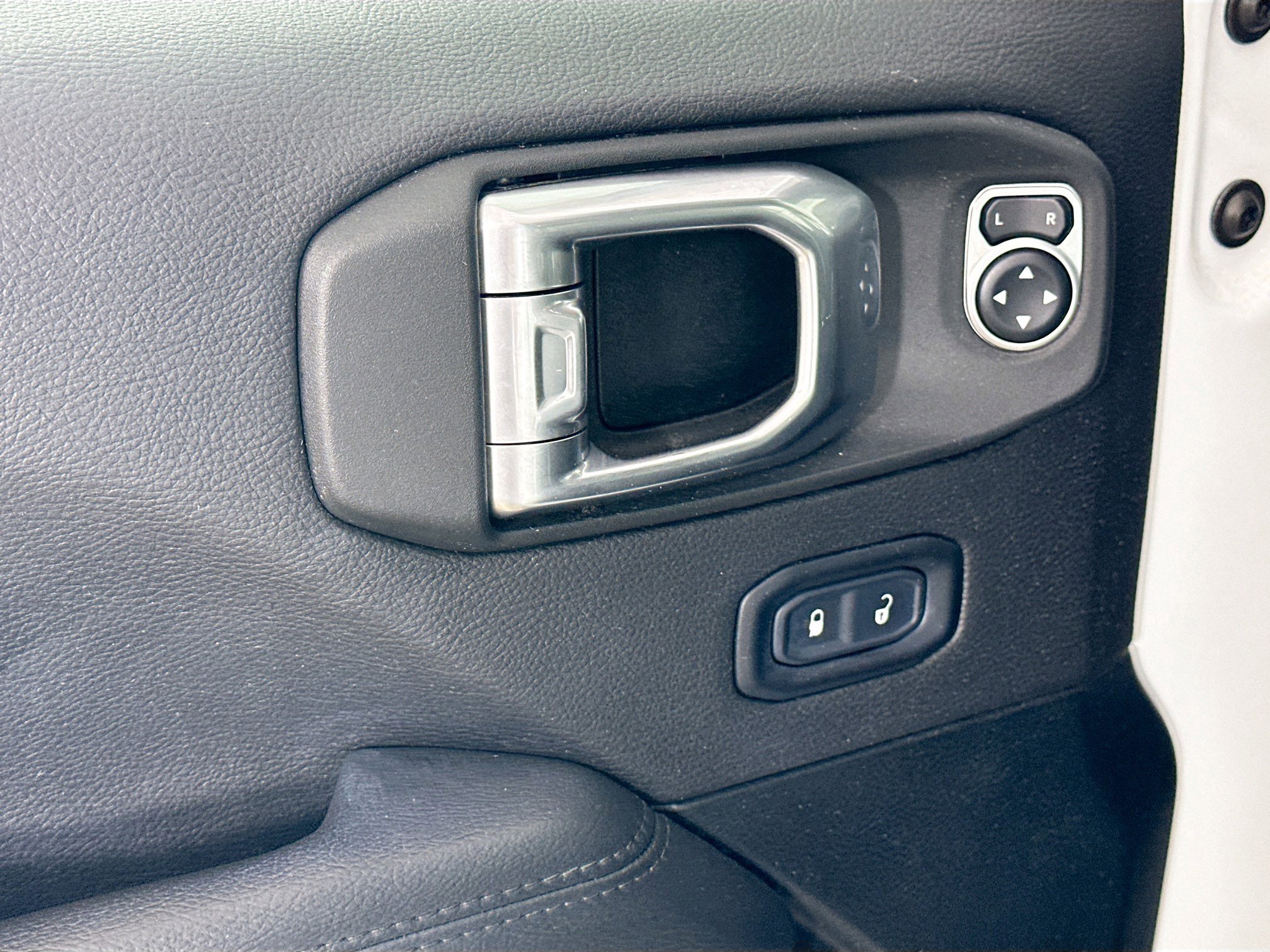 Used 2021 Jeep Wrangler Unlimited Sahara image 23