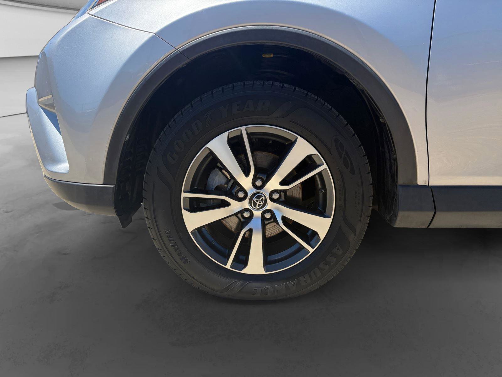 Used 2018 Toyota RAV4 XLE w/ Plus Extra Value Package image 31