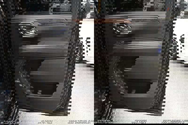 Used 2021 Chevrolet Suburban LT RWD image 42