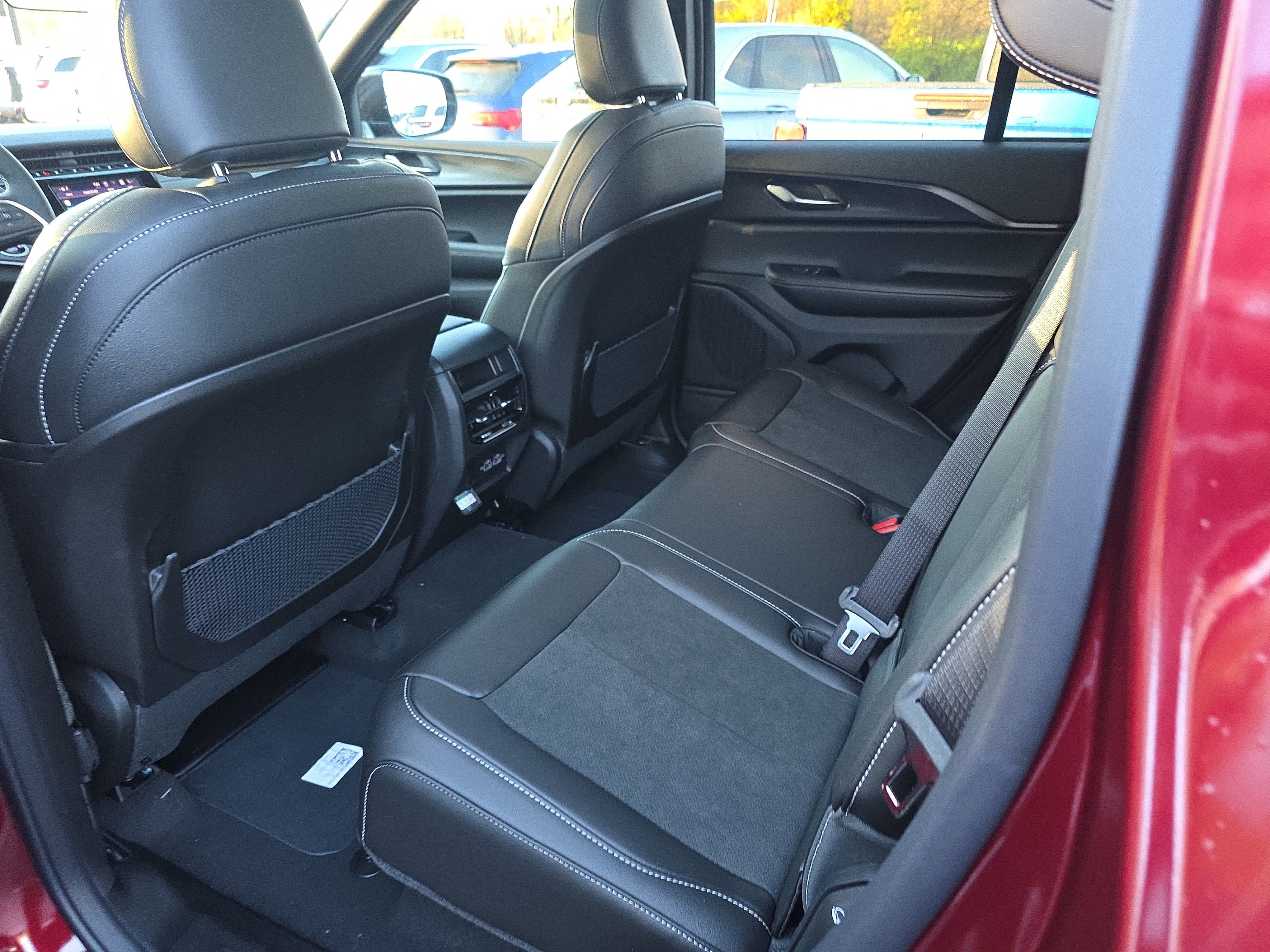 New 2025 Jeep Grand Cherokee Altitude image 13