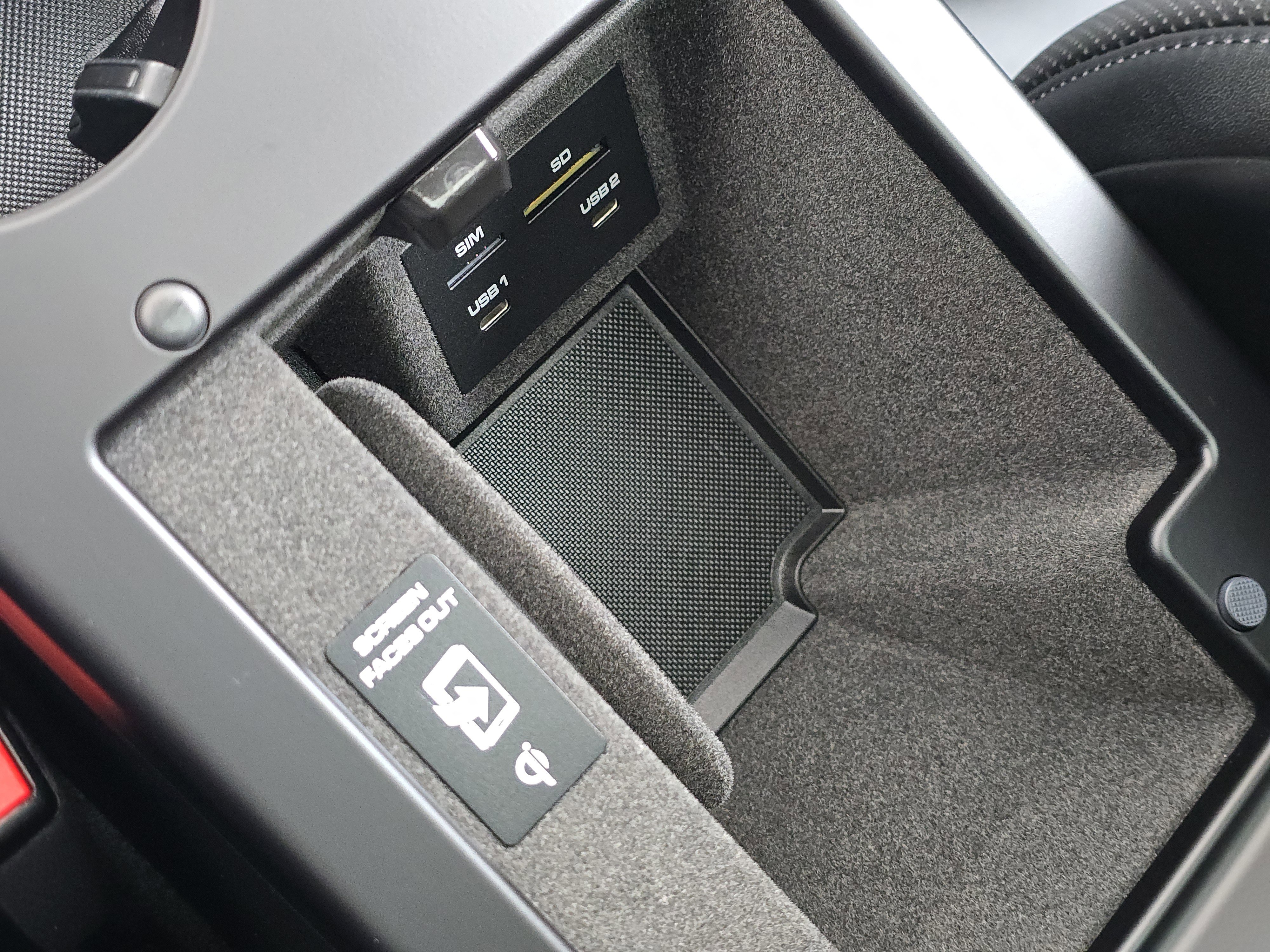 Certified 2025 Porsche Macan AWD/4WD image 26