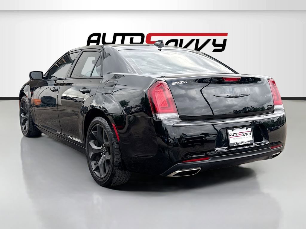 Used 2022 Chrysler 300 Touring w/ Sport Appearance Package RWD image 5