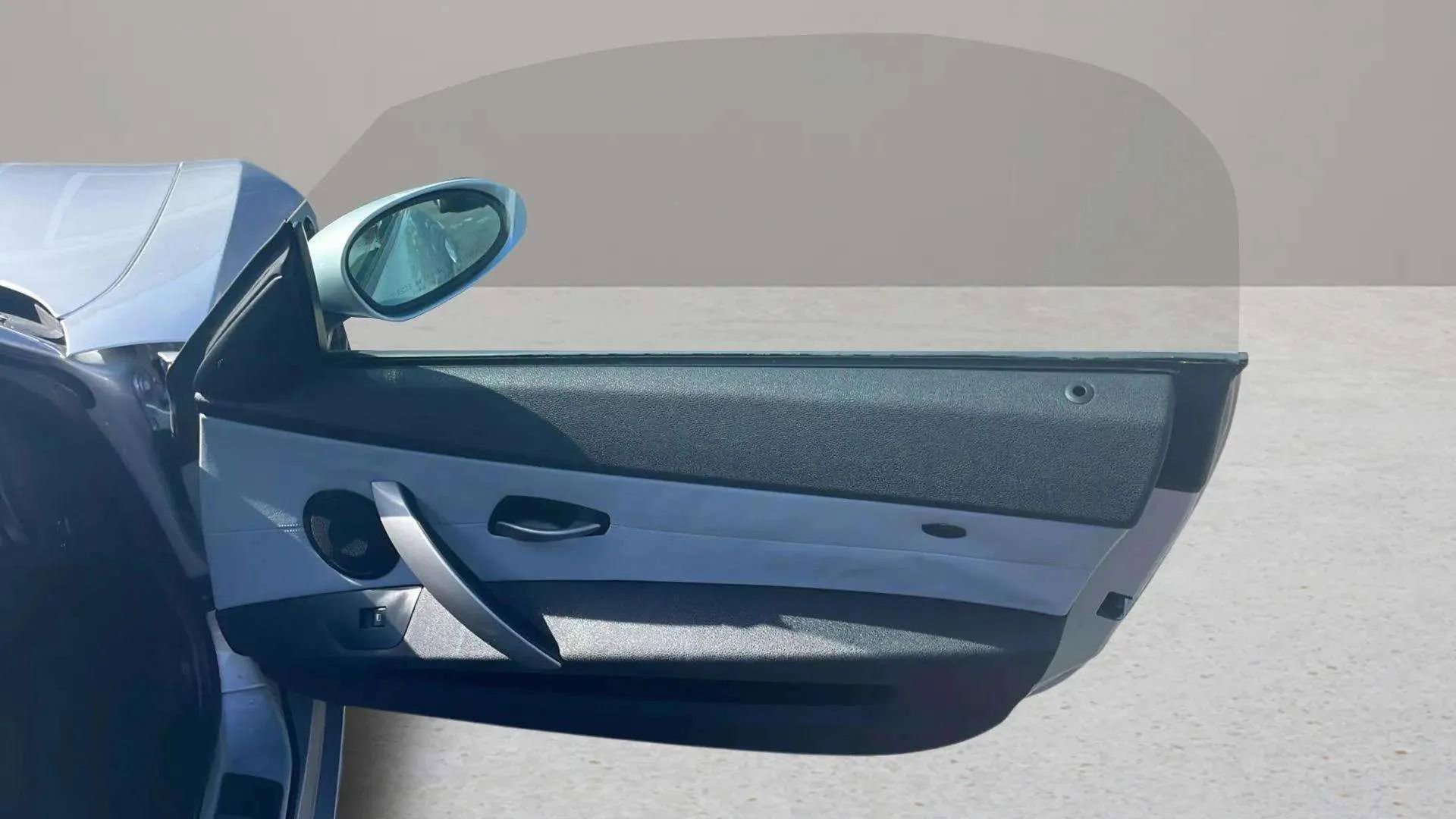 Used 2005 BMW Z4 2.5i image 15