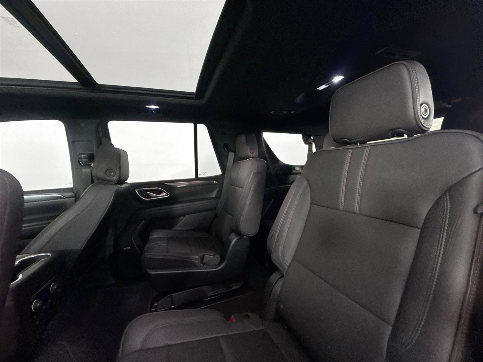 Used 2023 Chevrolet Tahoe RST w/ Luxury Package AWD/4WD image 29