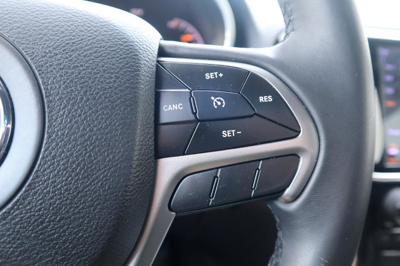 Used 2019 Jeep Grand Cherokee Laredo w/ 18" Wheel & 8.4" Radio Group image 67