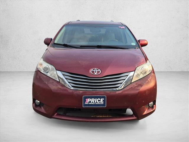 Used 2014 Toyota Sienna XLE FWD image 2