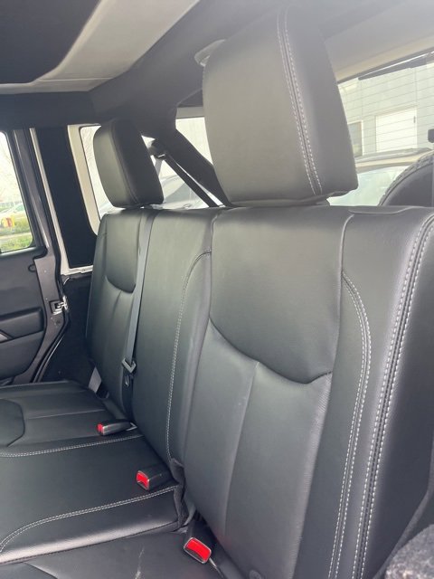 Used 2018 Jeep Wrangler Unlimited Sahara image 9