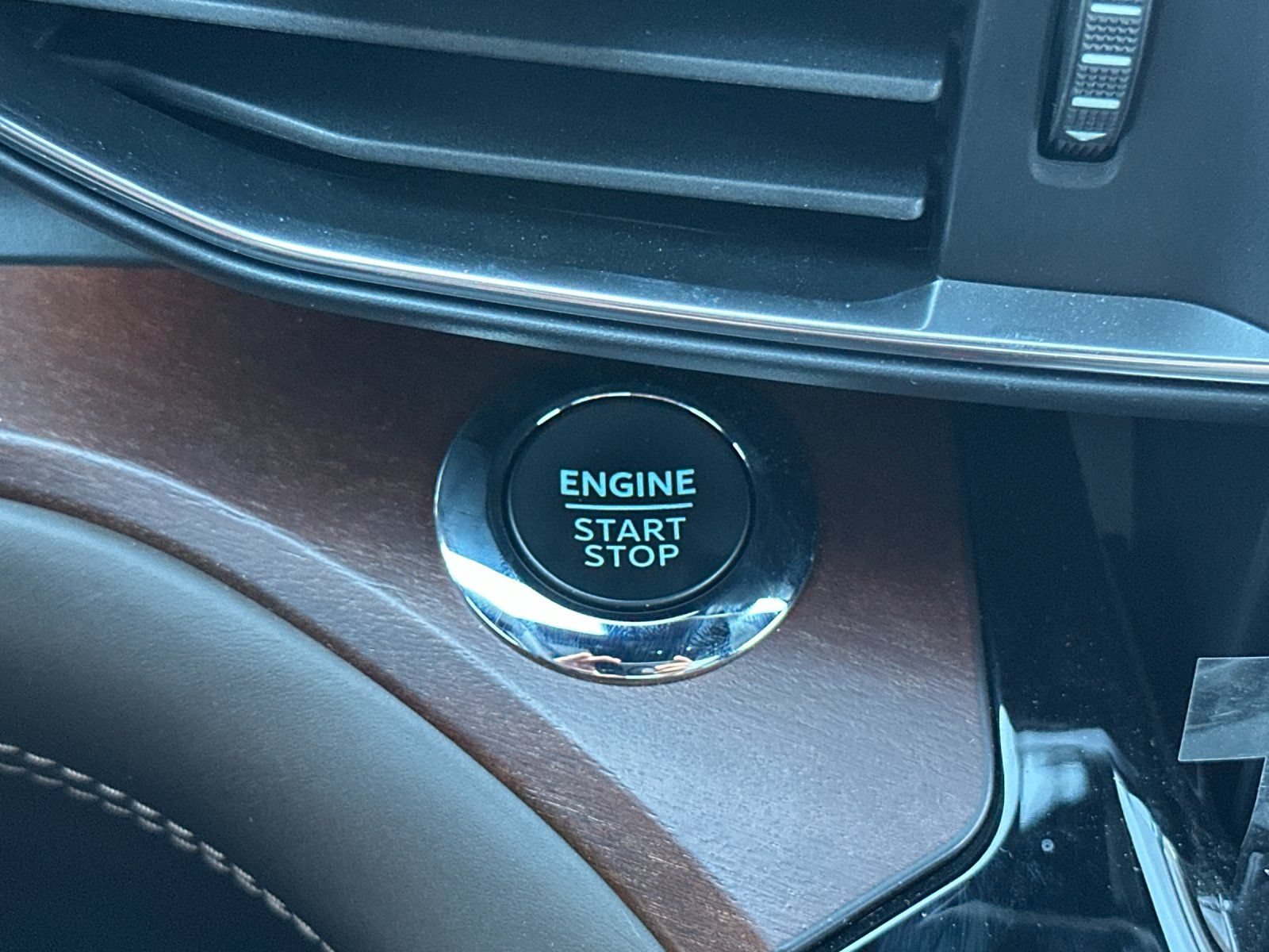 New 2024 Ford Explorer King Ranch w/ Technology Package RWD image 26