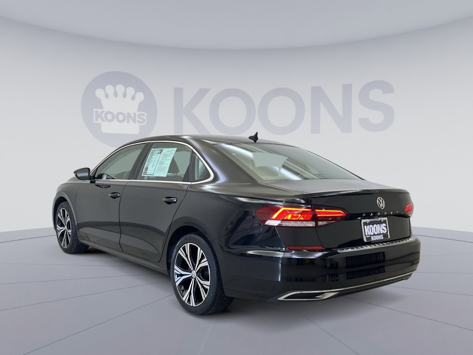 Used 2022 Volkswagen Passat 2.0T SE image 4