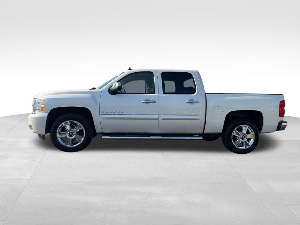 Used 2013 Chevrolet Silverado 1500 LTZ w/ LTZ White Diamond Edition AWD/4WD image 2