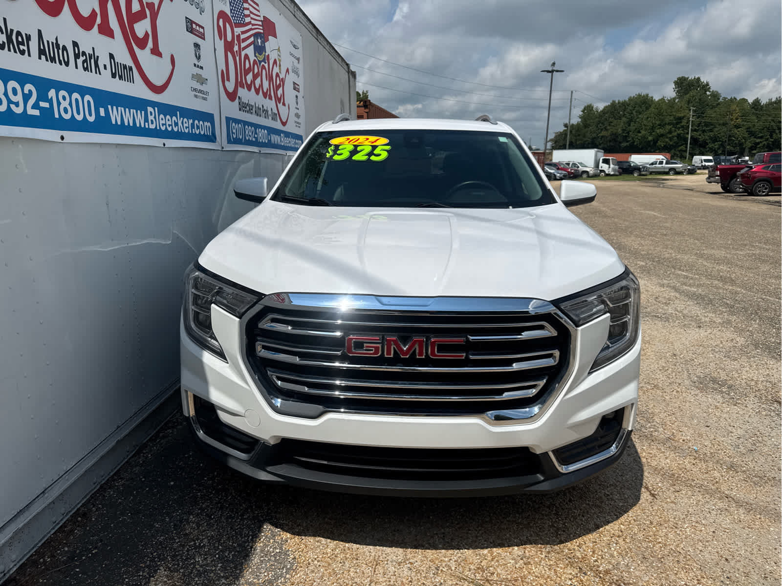 Used 2024 GMC Terrain SLT AWD/4WD image 5