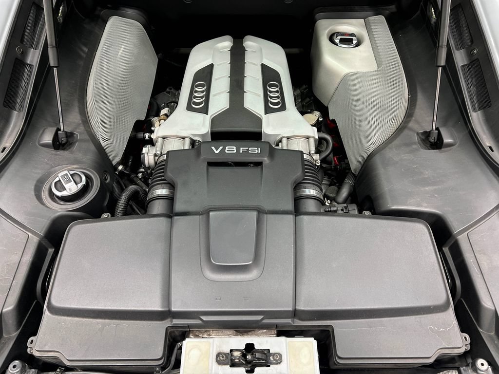 Used 2015 Audi R8 V8 w/ Extended Leather Package AWD/4WD image 27