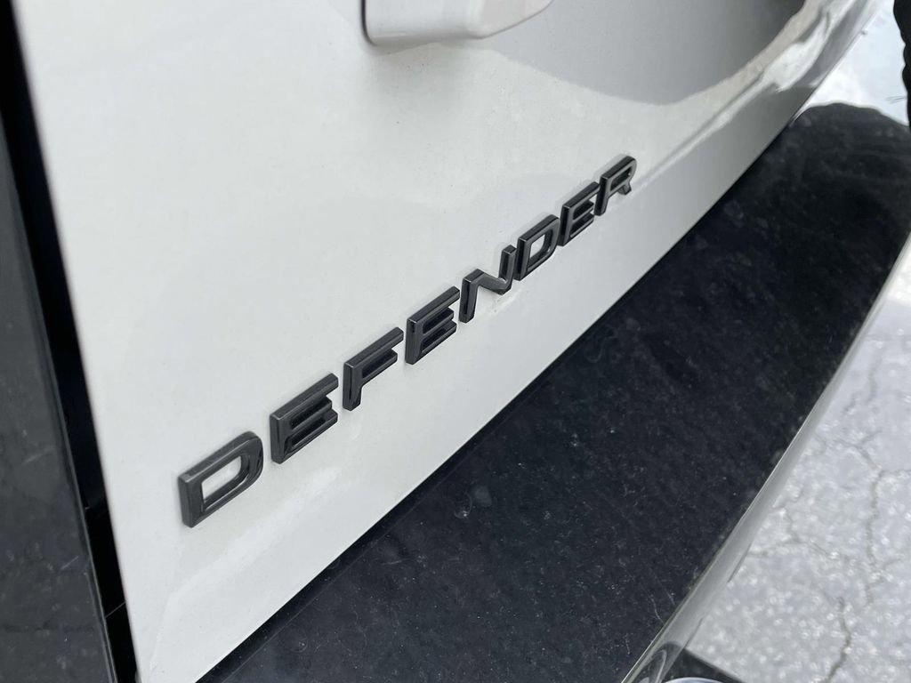 New 2026 Land Rover Defender 130 X-Dynamic SE AWD/4WD image 8
