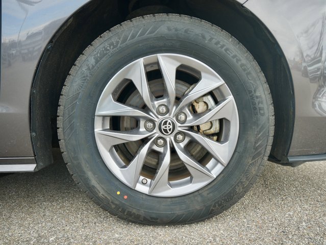 Used 2023 Toyota Sienna XLE image 32