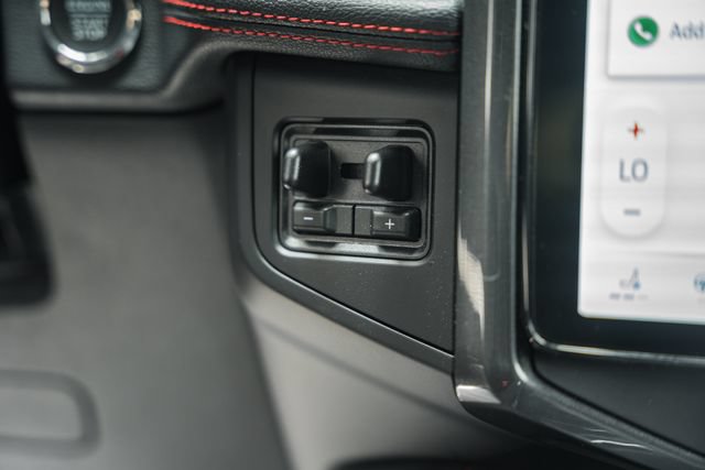 Used 2024 Ford Expedition Limited AWD/4WD image 35