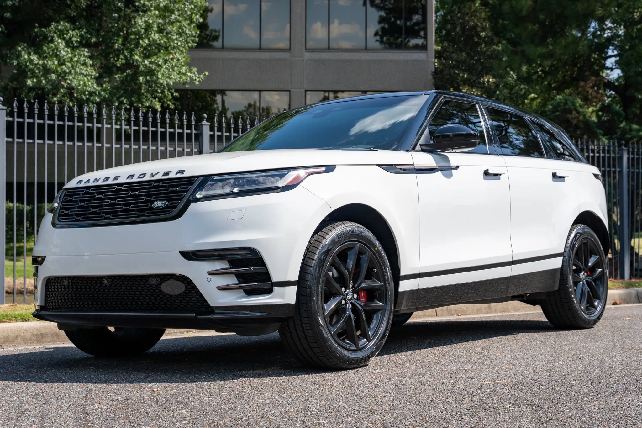 Used 2024 Land Rover Range Rover Velar Dynamic SE AWD/4WD image 1