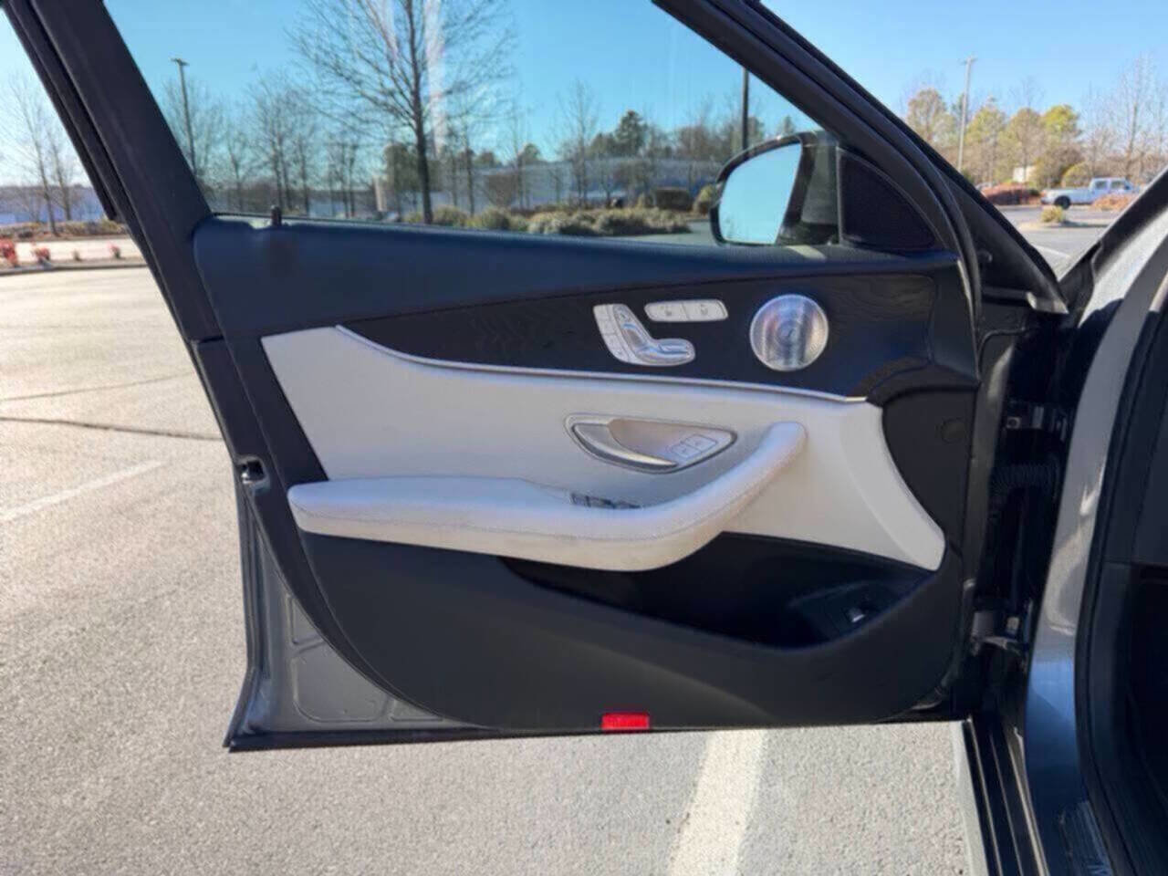 Used 2017 Mercedes-Benz E 300 4MATIC image 11