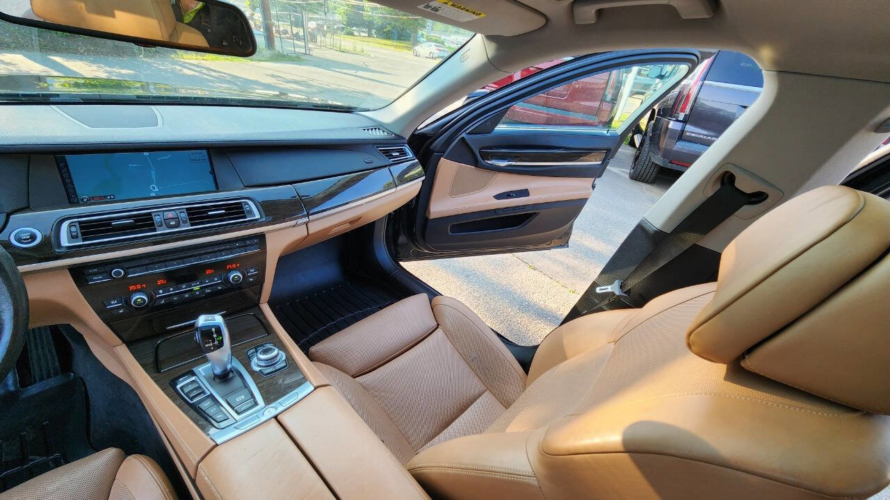 Used 2011 BMW 750Li xDrive 750Li xDrive AWD 4dr Sedan image 32