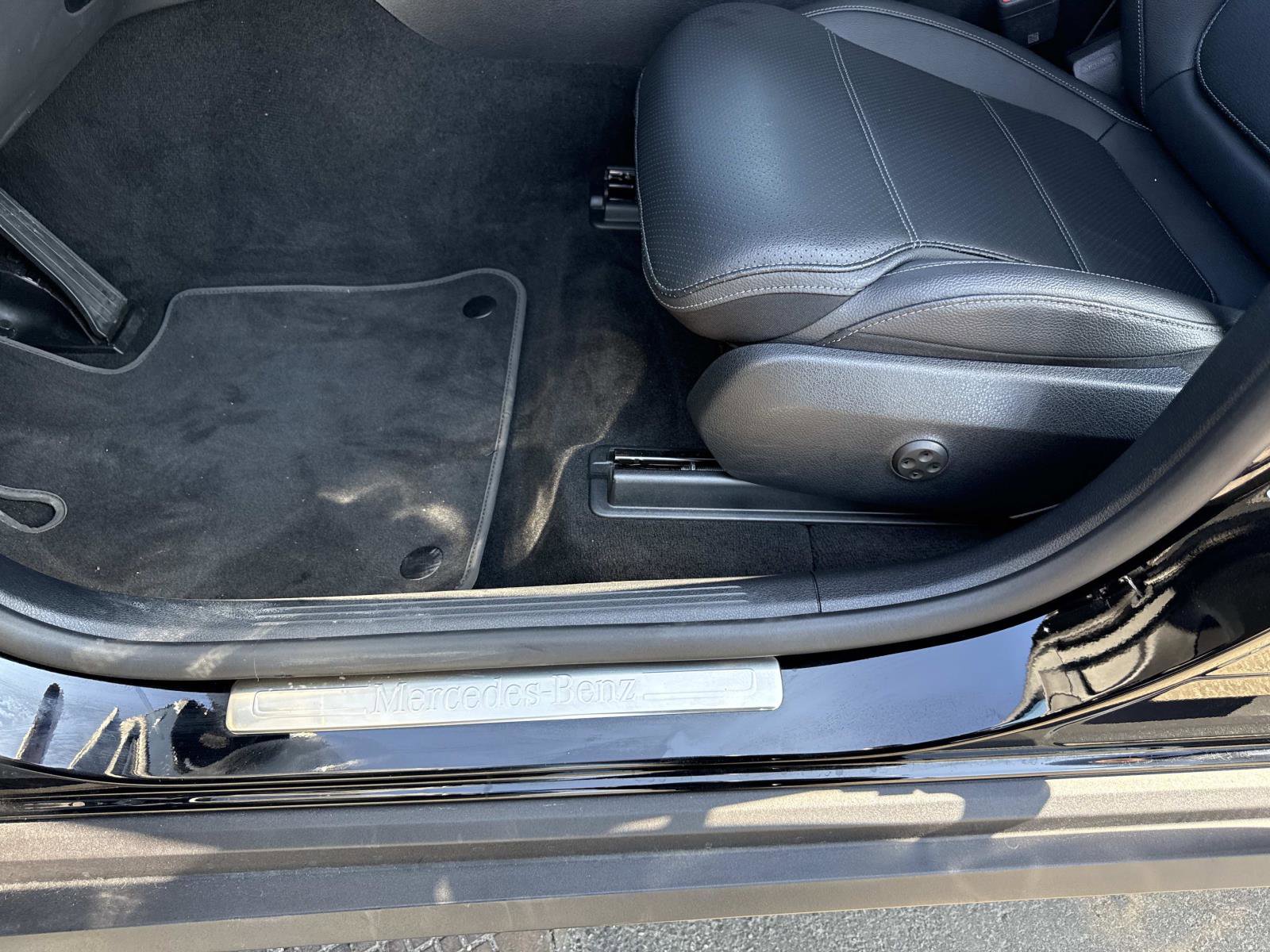 Used 2025 Mercedes-Benz GLC 300 image 21