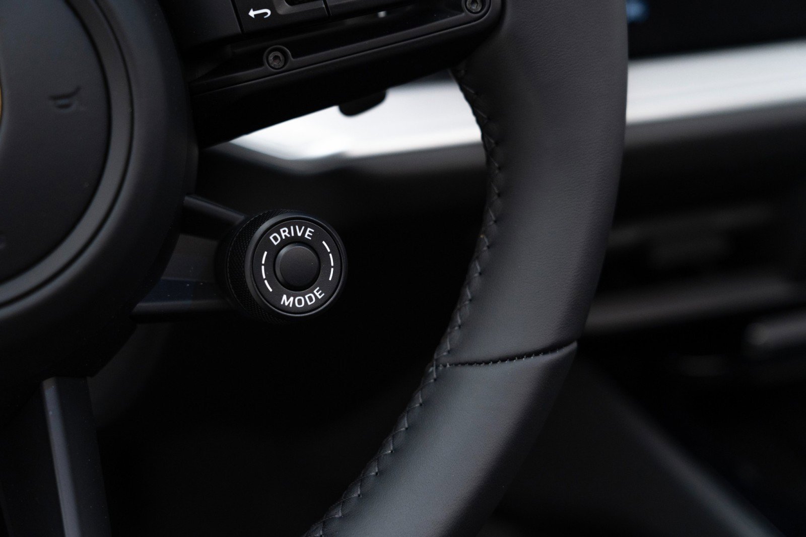 New 2025 Porsche Cayenne image 27