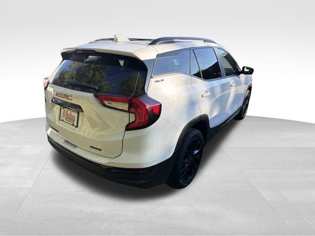 Used 2024 GMC Terrain SLE w/ Driver Convenience Package AWD/4WD image 4