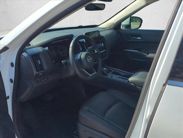 Used 2025 Nissan Pathfinder SL w/ SL Premium Package FWD image 11