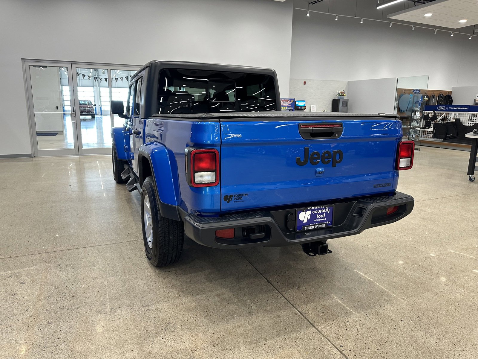 Used 2021 Jeep Gladiator Sport image 6