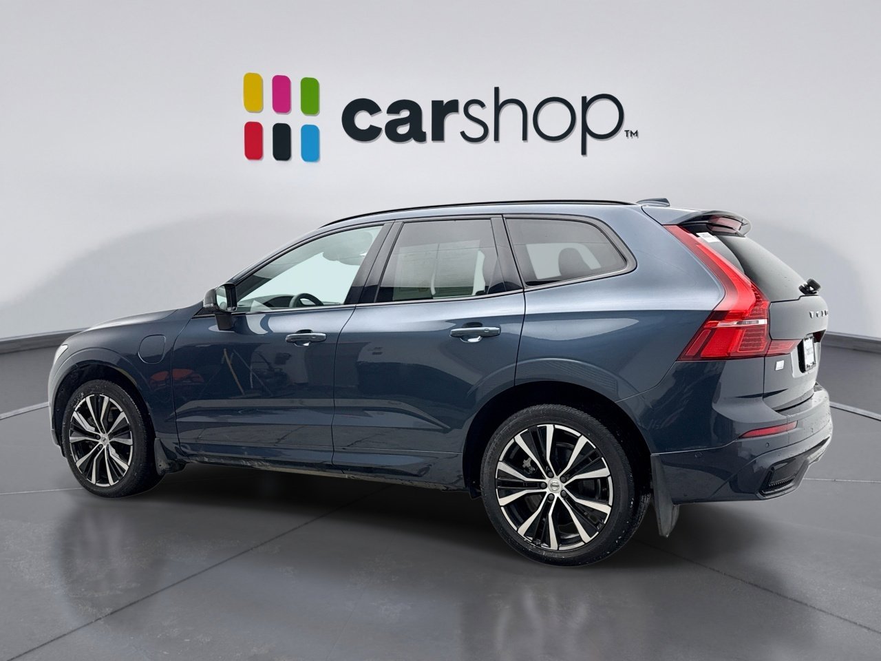Used 2023 Volvo XC60 T8 Plus w/ Climate Package image 3