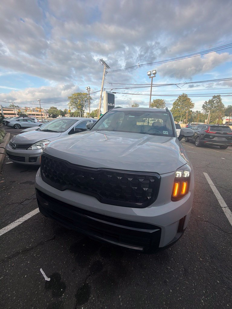 Used 2025 Kia Telluride EX X-Line AWD/4WD image 3