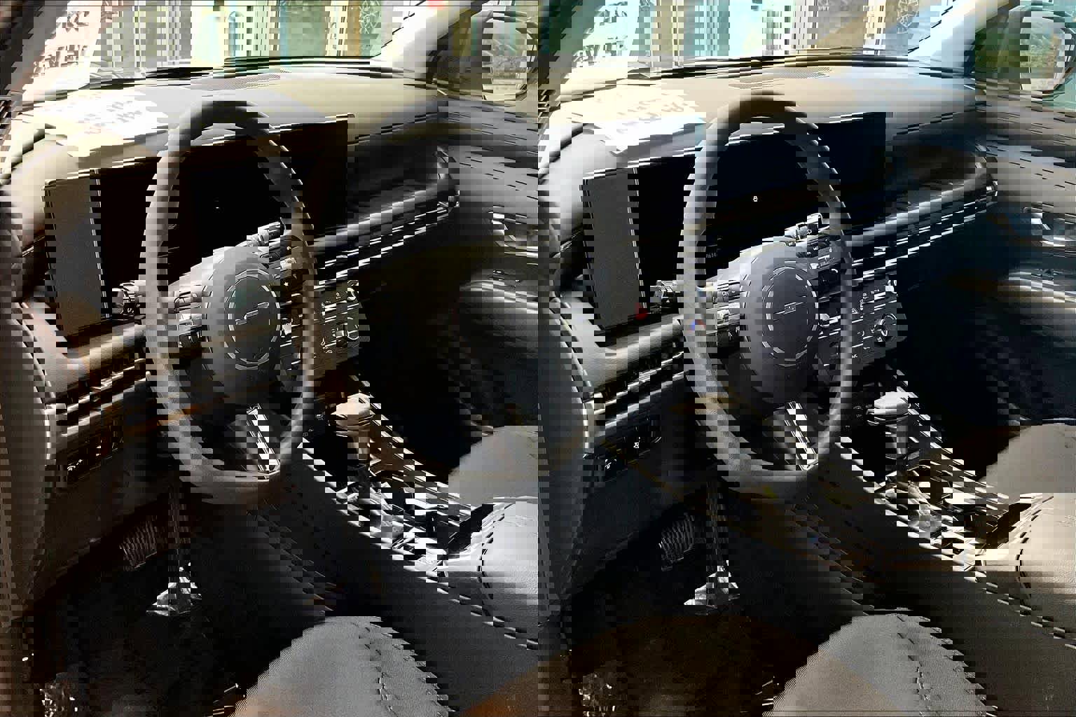 Used 2025 Hyundai Tucson SE image 30