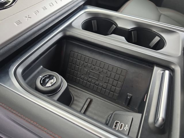 Used 2025 Ford Expedition Active image 23