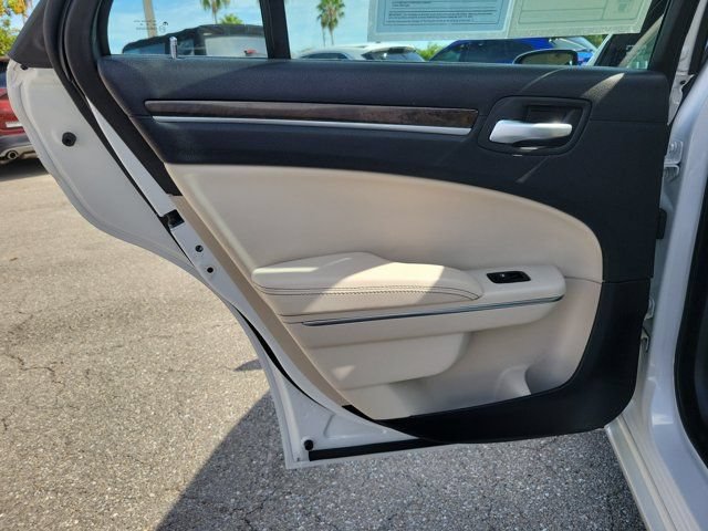 Used 2015 Chrysler 300 C RWD image 13