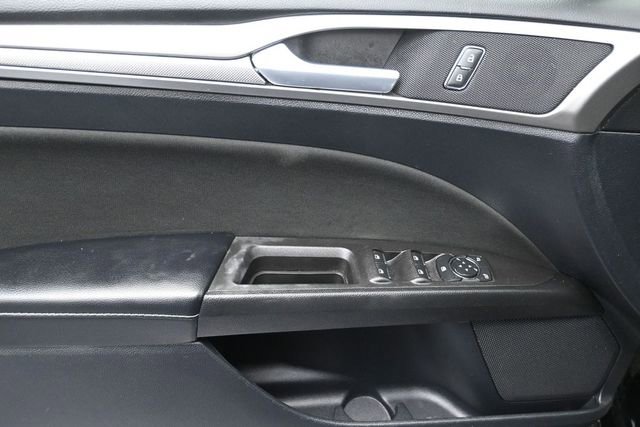 Used 2020 Ford Fusion SE FWD image 20