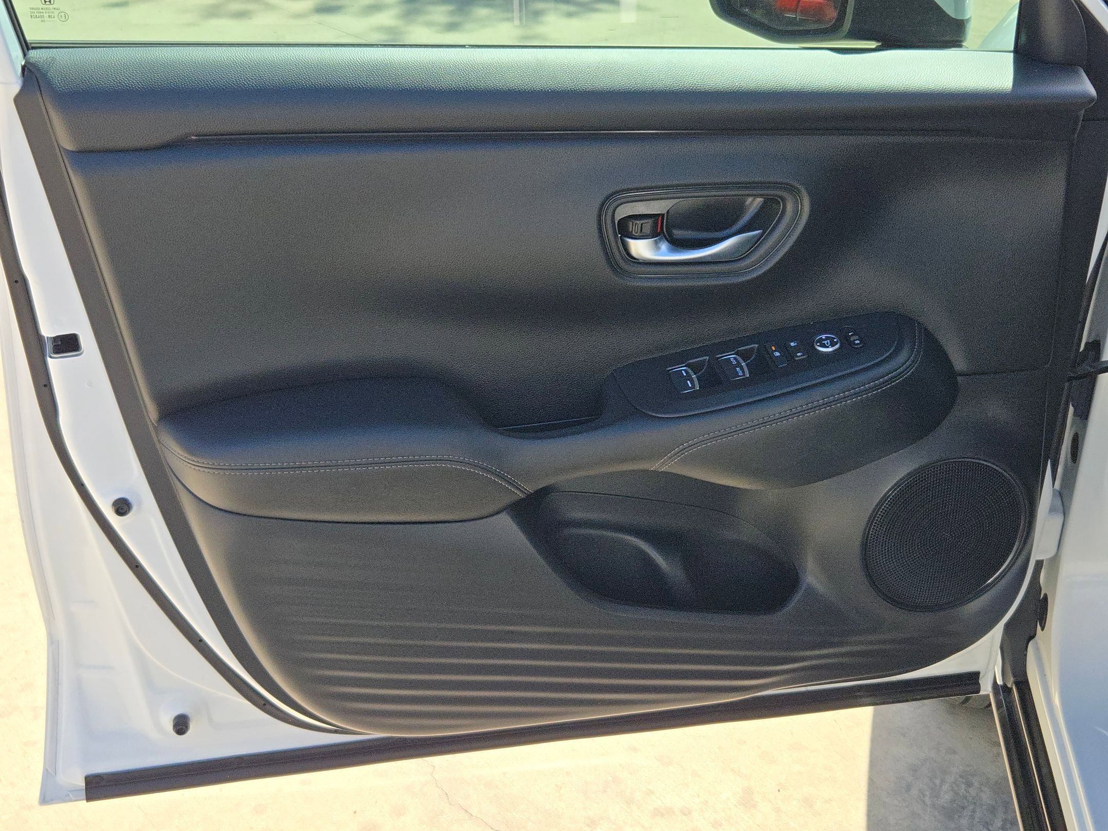 Used 2025 Honda HR-V EX-L image 11