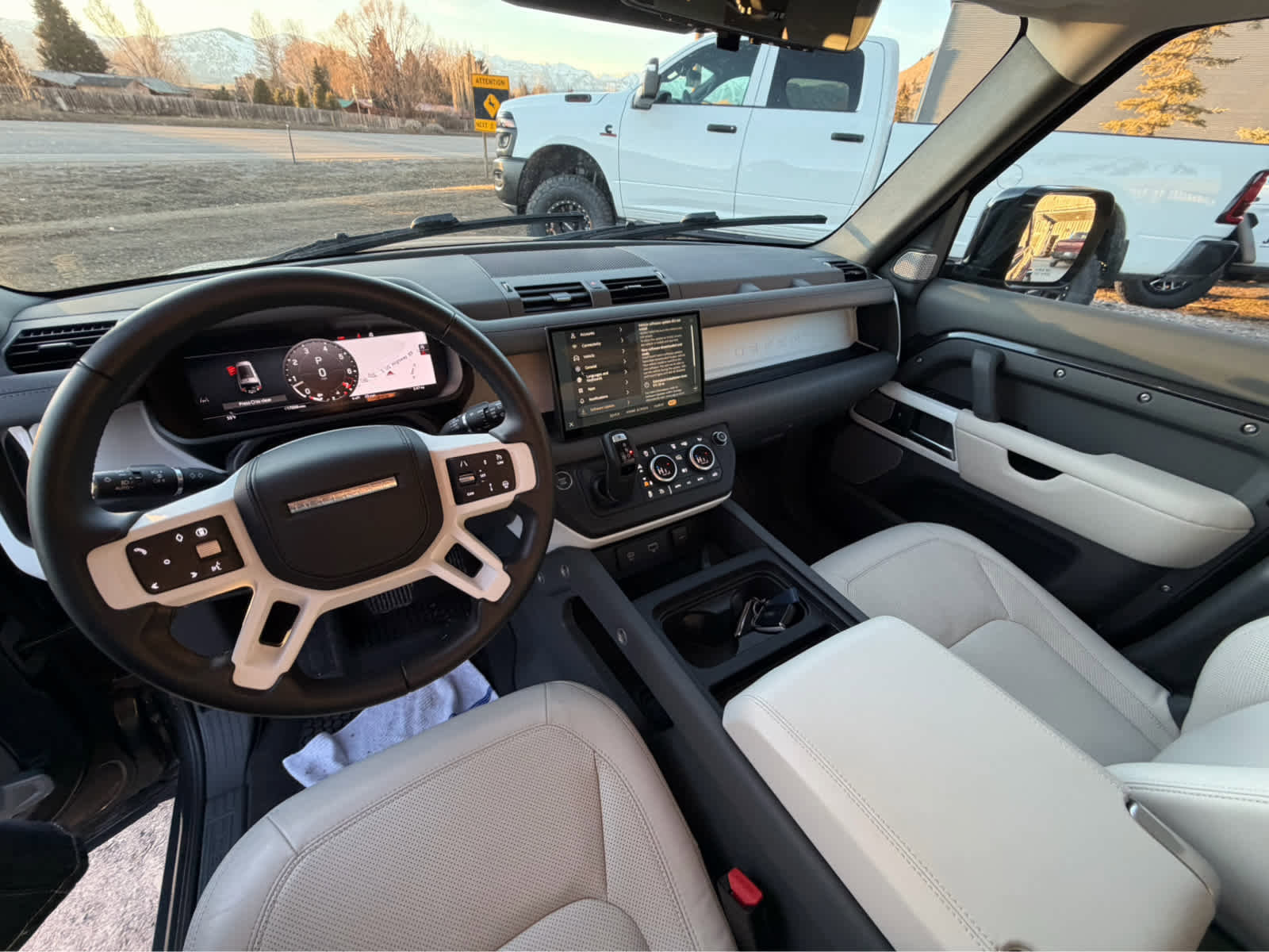 Used 2024 Land Rover Defender 130 S image 17