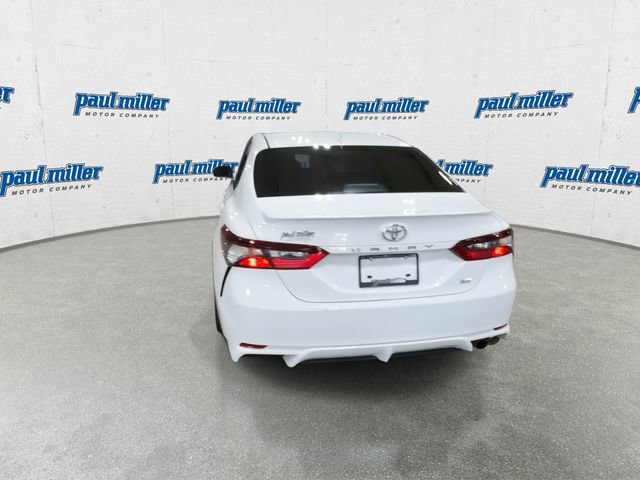 Used 2022 Toyota Camry SE w/ Cold Weather Package FWD image 9