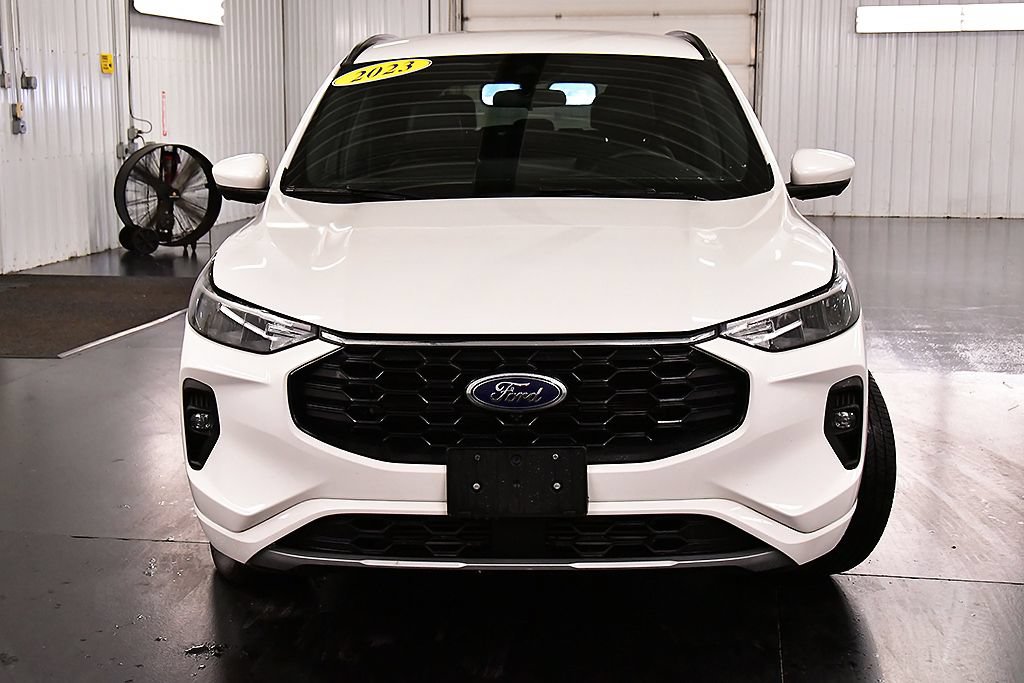 Used 2023 Ford Escape ST-Line Select w/ Tech Pack #2 AWD/4WD image 2