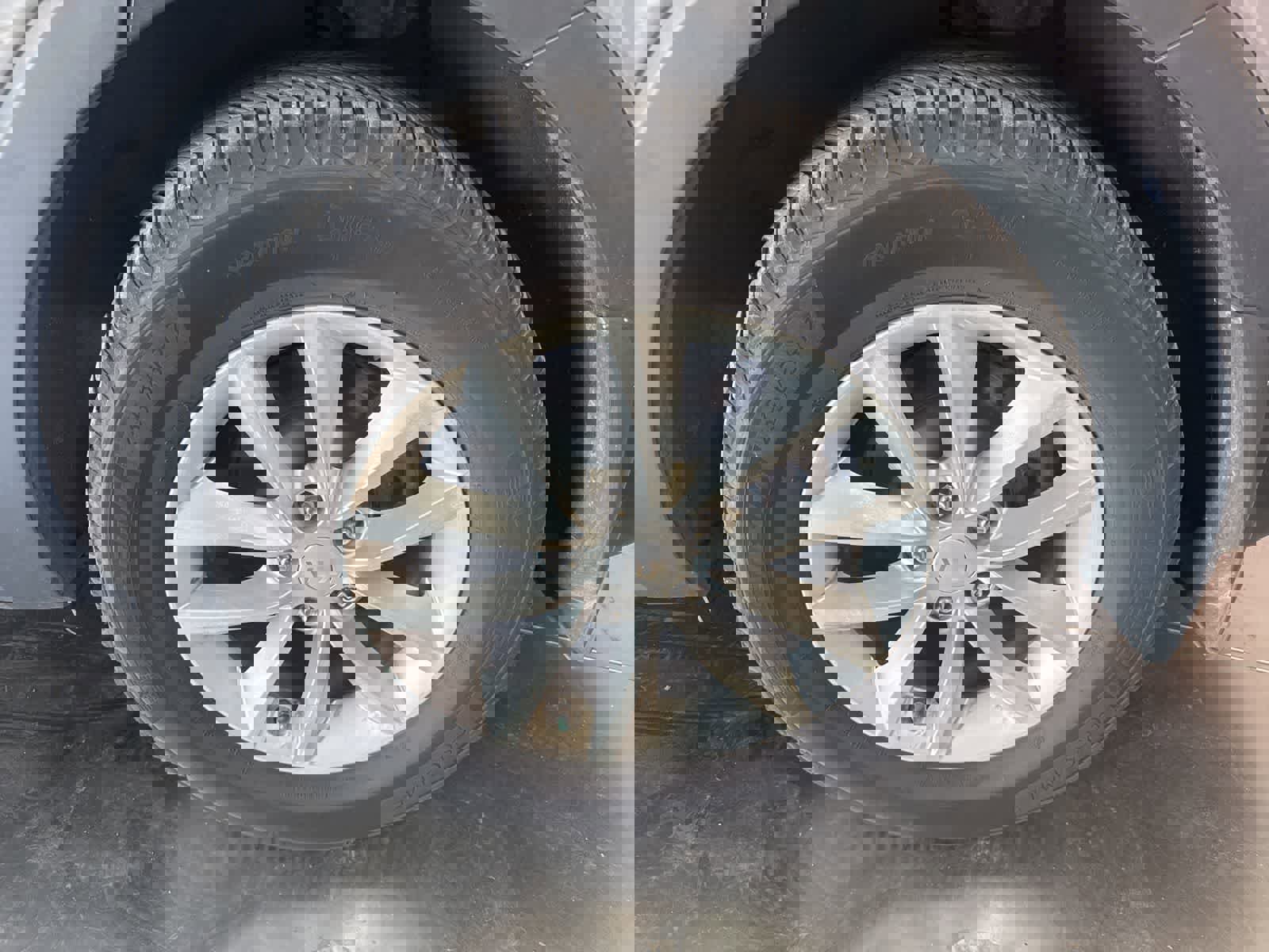 Used 2017 Kia Sorento LX image 8