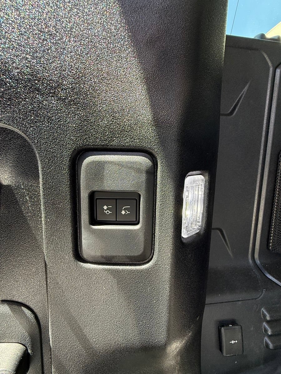 Used 2025 Land Rover Defender 110 S AWD/4WD image 28
