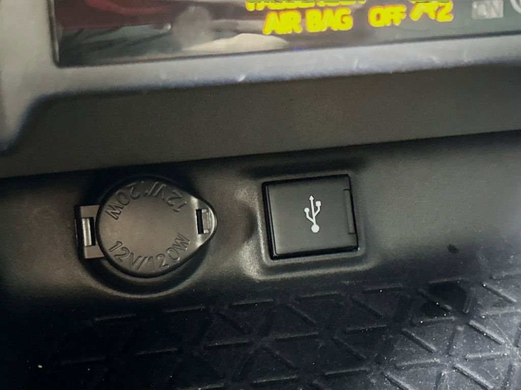 Used 2021 Toyota RAV4 XLE w/ Convenience Package image 30