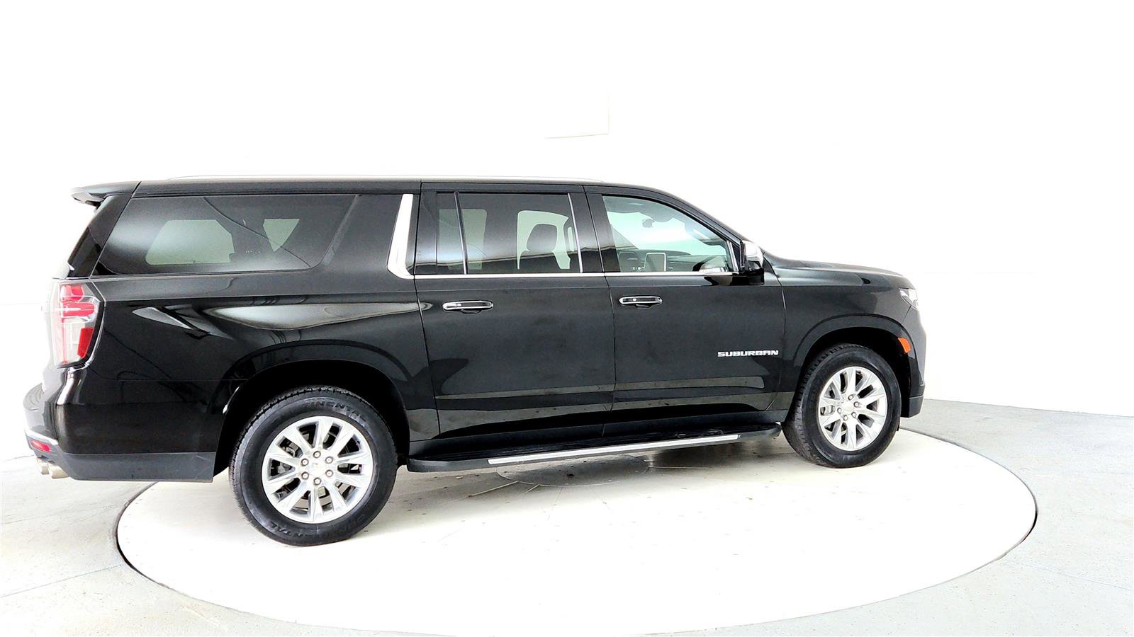 Used 2023 Chevrolet Suburban Premier w/ Premium Package 2 image 6