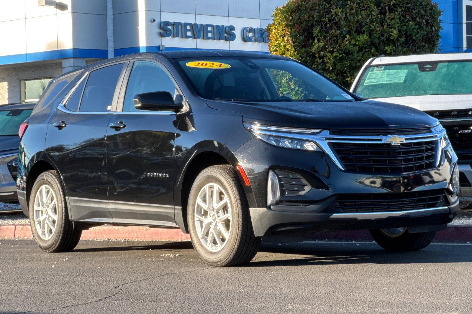 Used 2024 Chevrolet Equinox LT image 2