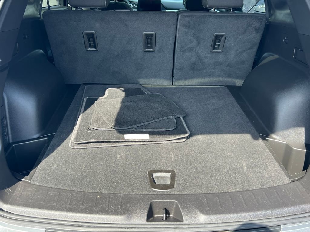 Used 2025 Chevrolet Blazer LT image 16