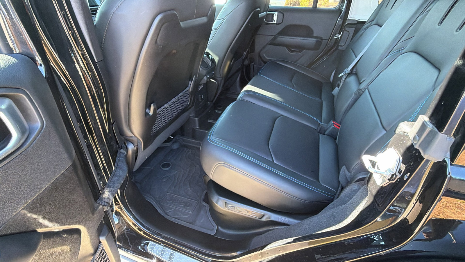 Used 2025 Jeep Wrangler Unlimited Rubicon 4xe image 23